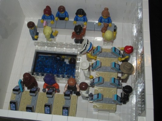 Apple Store Lego2