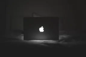 Apple MacBook Light Night