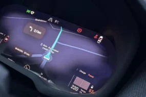 Waze HUD Display si Cluster