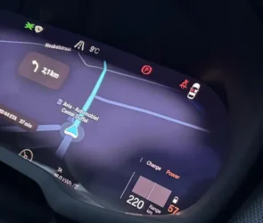 Waze HUD Display si Cluster